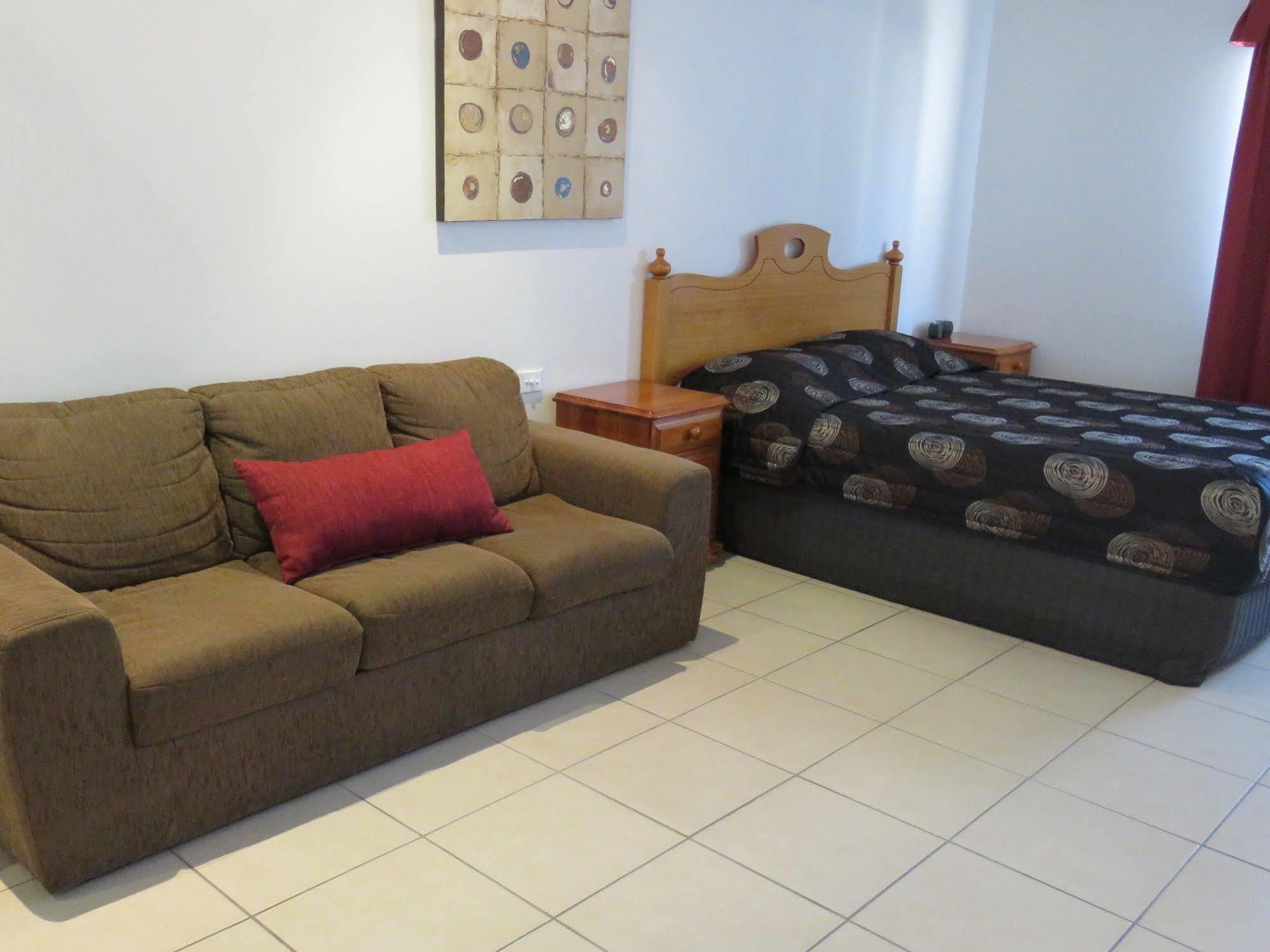 Gardens & Motel 4*