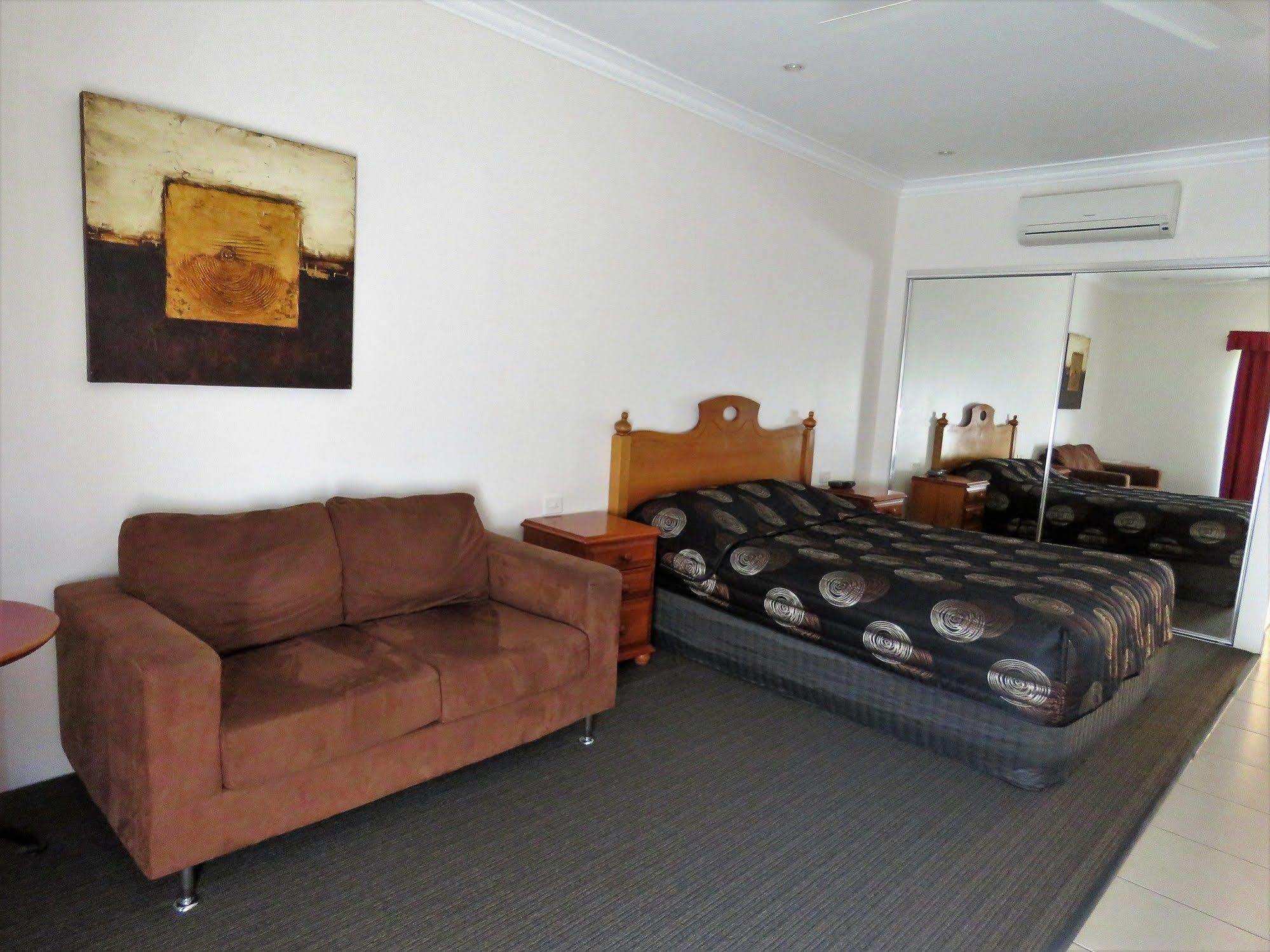 Gardens & Motel 4*