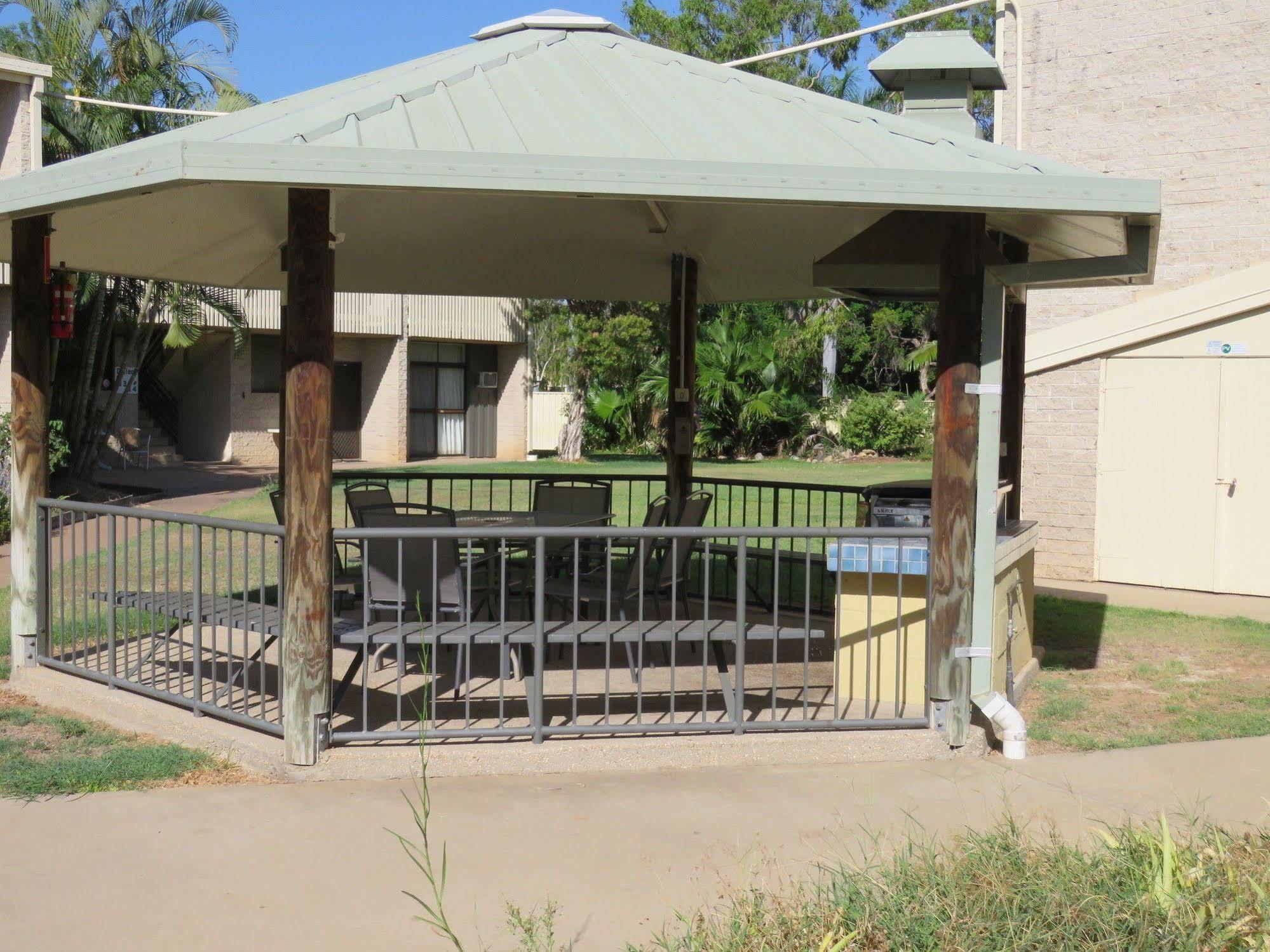 Motel Gardens & 4*